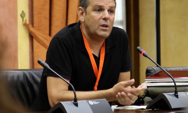 Antonio Manuel inaugura el nou curs d’Ateneus Joves i FADES a Castelló amb una conferència sobre els «perseguits»